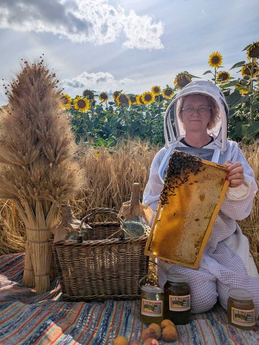 Мед зі своєї пасіки