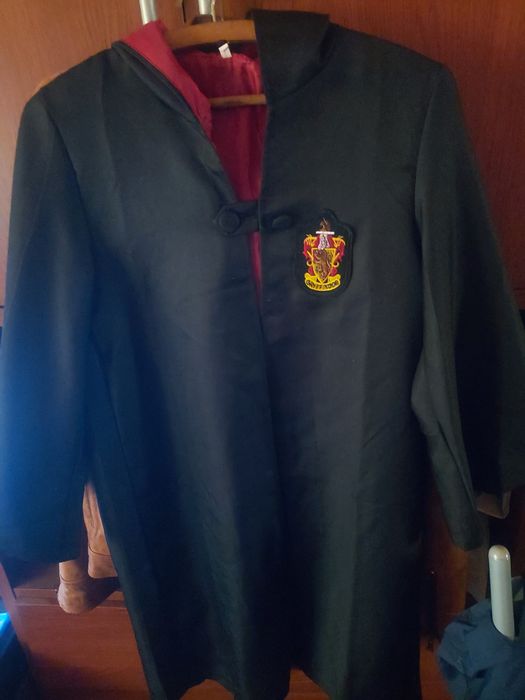 Witam serdecznie mam na sprzedanie pelerynę Hary Portera dla dziecka .