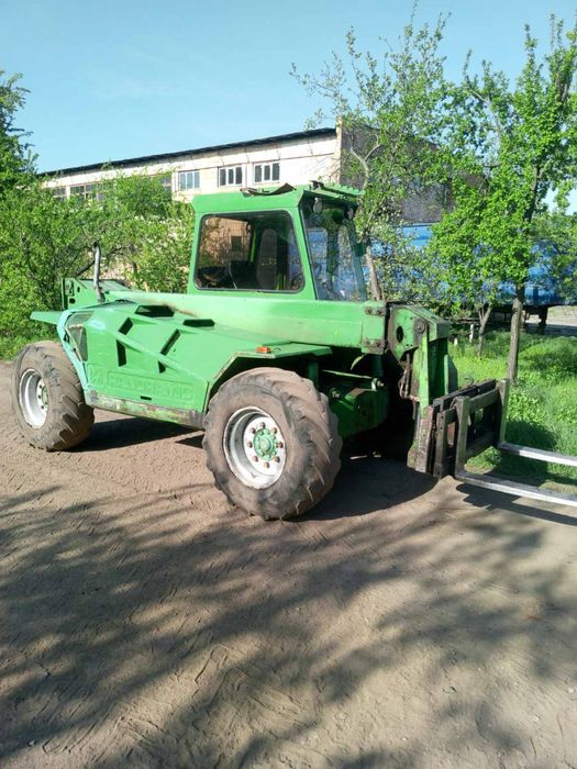 Вилочний телескопічний навантажувач