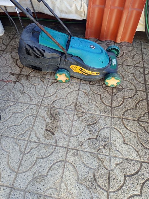 Corta relva black and Decker pouco uso