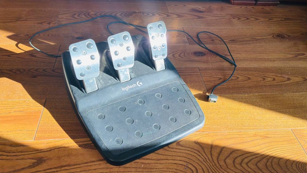 Logitech g923(кермо, педалі)