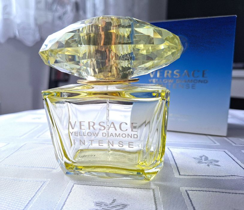 Butelka po perfumach Versace Yellow Diamond Intense 90ml, do kolekcji.