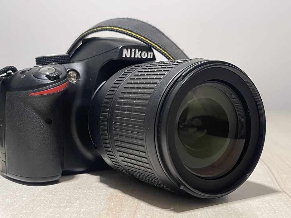 Lustrzanka Nikon D3200 + Nikkor 18-105 MM