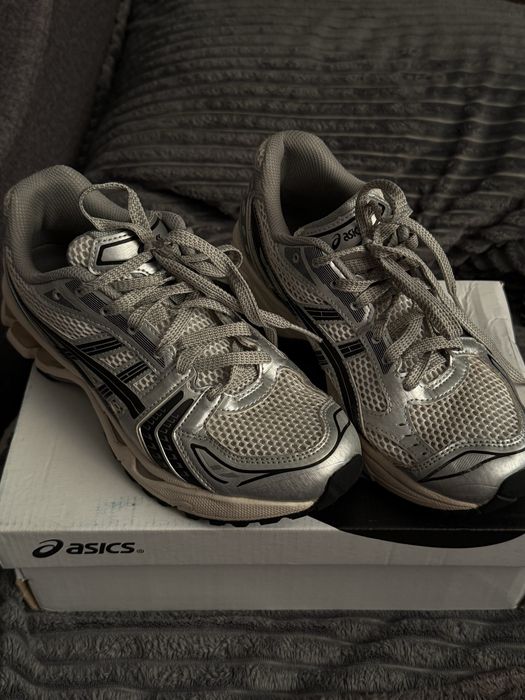 кроссовки asics б/у состояние хорошое