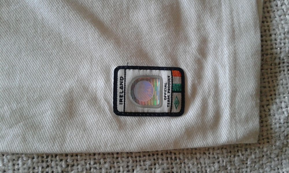 Camisola oficial Irlanda, marca Umbro, usada duas vezes, tamanho M