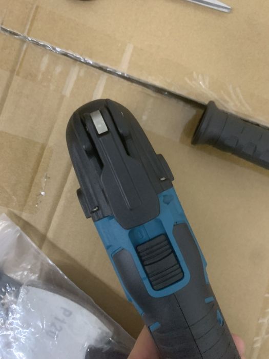 Serra multifuncoes a bateria