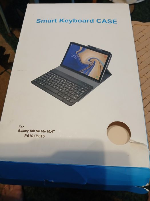 Чехол на планшет, новый ,с клавиатурой