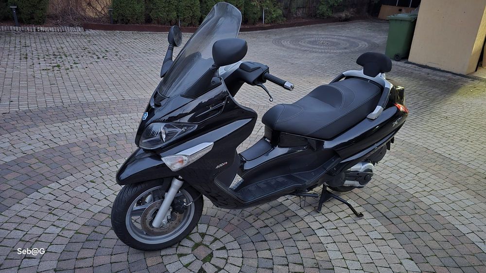 Skuter Piaggio xEvo 400