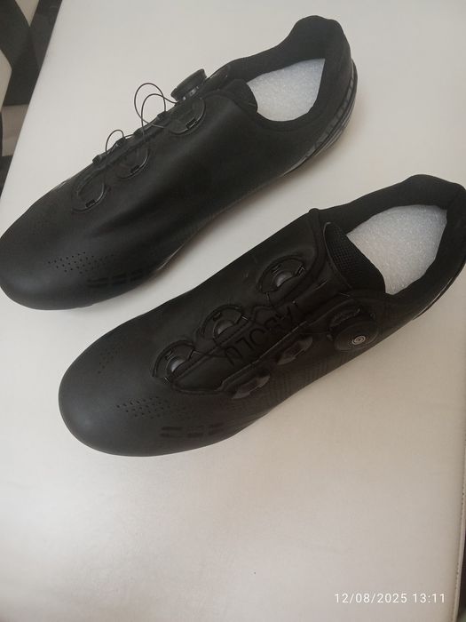 Vendo sapatos de ciclismo