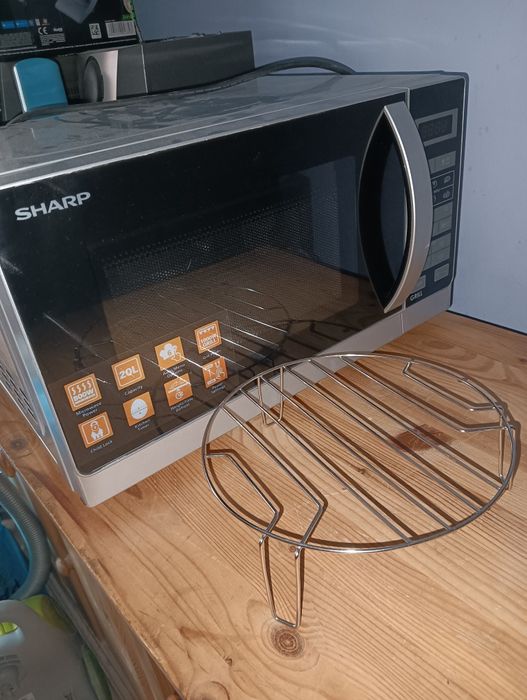 Mikrofalówka Sharp z grillem 20L, sprawna
