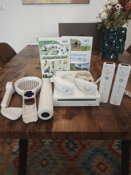 Wii Branca com 2 jogos e acessorios