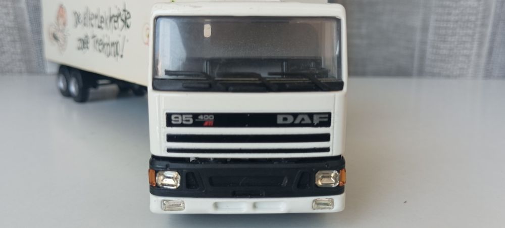 Camião Daf escala 1/50