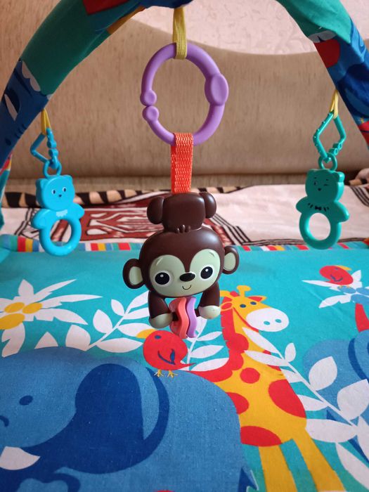 Детский развивающий коврик с дугами и подвесными игрушками + игрушка