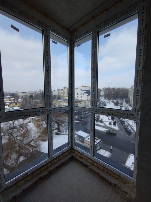 Продається ТРИКІМНАТНА квартира по вул. Хоткевича в новому ЖК закритог