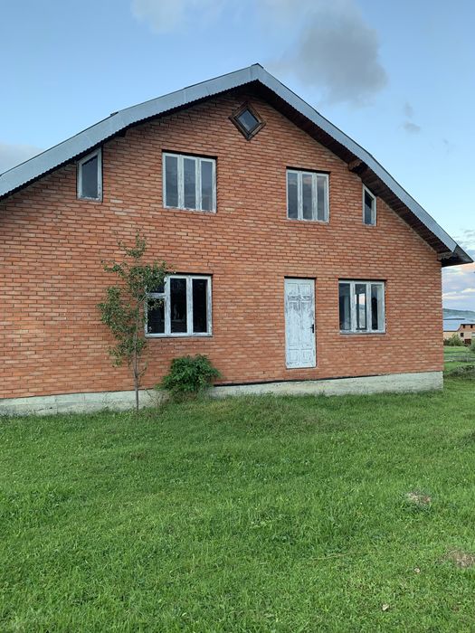 Приватний будинок у селі Молодків