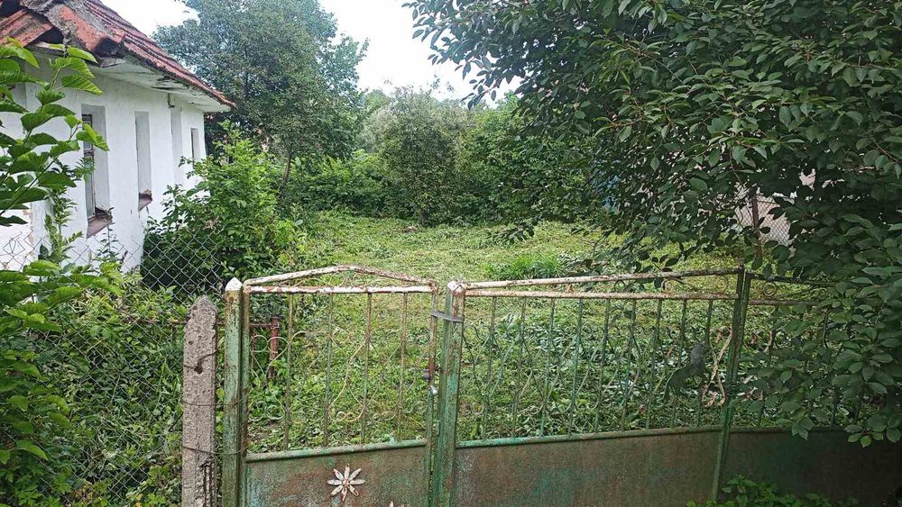 Продам приватизовану земельну ділянку 10 соток ,  знаходиться у місті