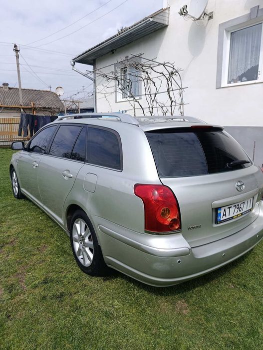 Тойота Авенсіс 2004