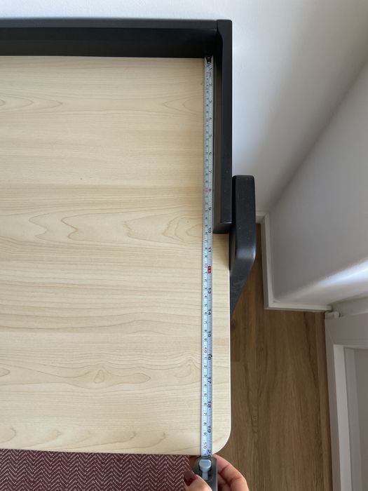 Secretaria Sklum madeira com pernas pretas