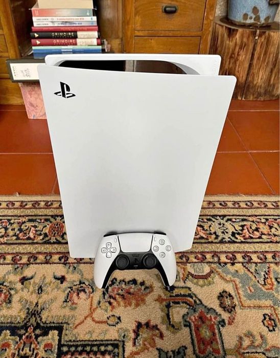 PS5 Digital Edition com garantia + jogos Moimenta da Beira • OLX Portugal