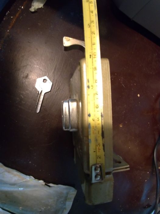 Fechadura Yale esquerda