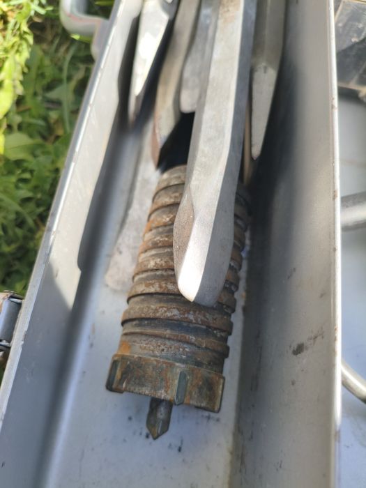 młotowiertarka udarowa.  Młot wyburzeniowy AEG PH 38