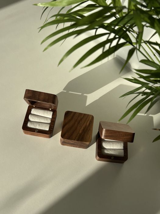 Коробка для весільних обручок. Шкатулка для обручки. Футляр під кільце