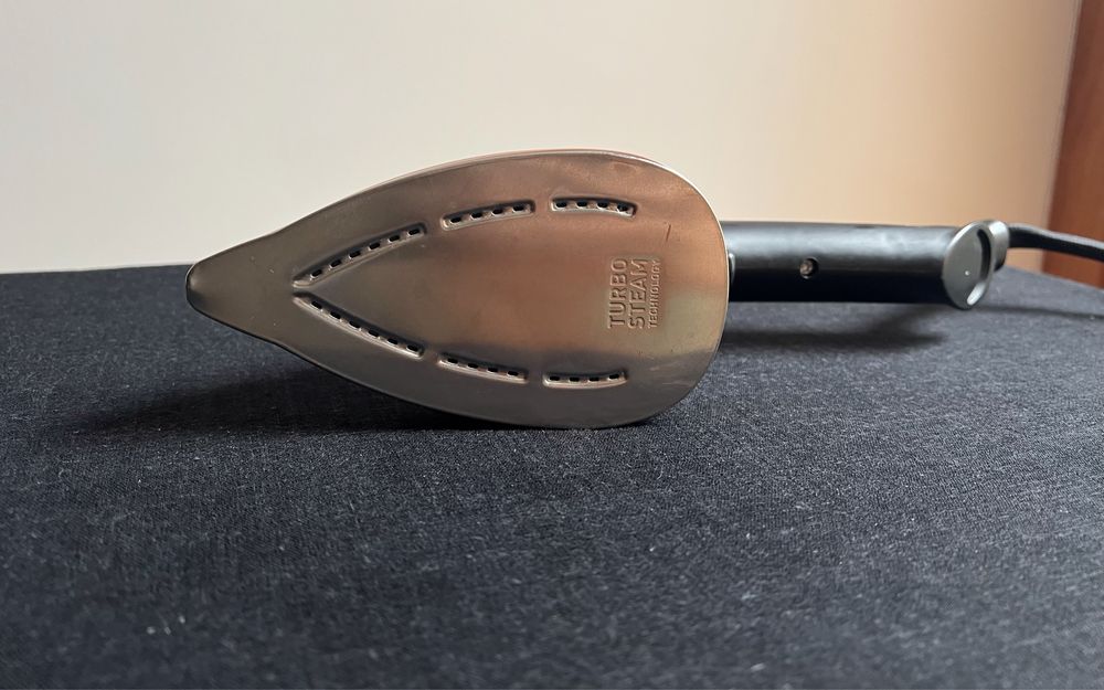 Ferro a vapor da marca Rowenta