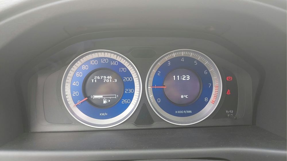 Volvo v70 R-design III generacja 2.0 benzyna manual