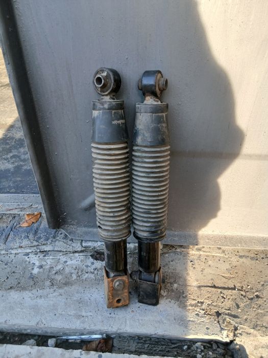 Продам задние стойки Елантра 2015 цена за пару