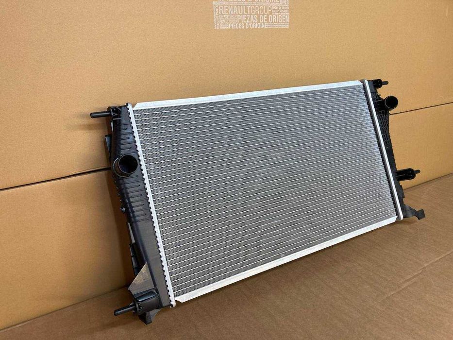 Радіатор охолодження Renault Megane / Scenic 3 1,9dci/2,0b