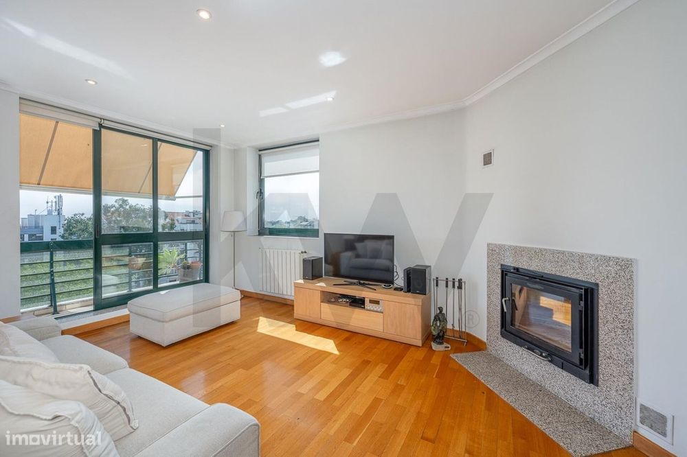 Apartamento T2 com varanda e garagem no Pinheiro Manso, Porto