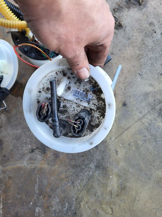 Pompka paliwa w zbiornik bmw e87 2010r 2.0 benzyna