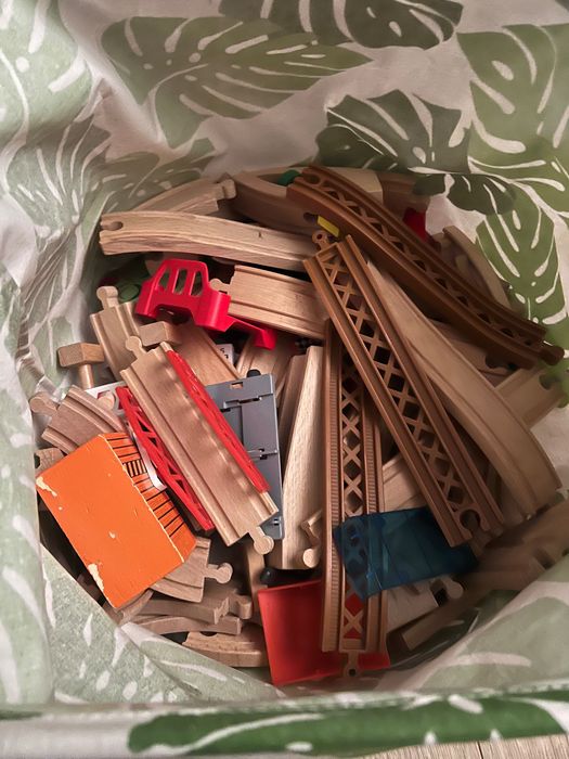 Dworzec kolejowy + tory kolejowe