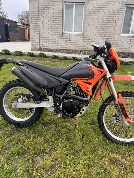 Продам,ендуро мотоцикол pioneer 200кубів
