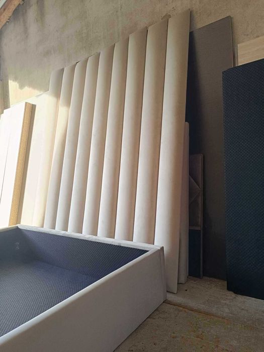 Łóżko tapicerowane box panele na wymiar łóże projekt półwałki welur