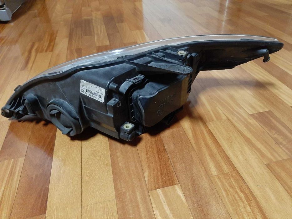 Farol dianteiro e farolim diurno Ford Mondeo 2012