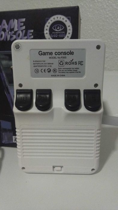 Consola Portátil Retrô R36S - Branco - Nova!!