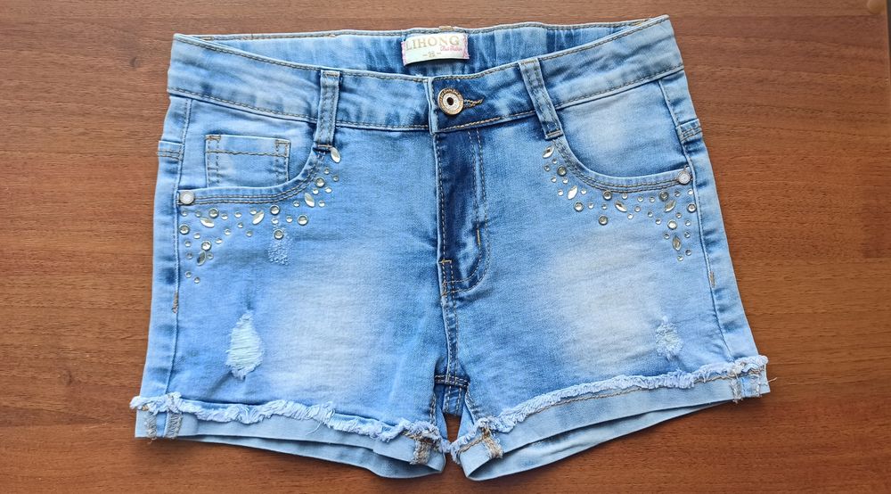 Джинсовая жилетка и шортики для девочки