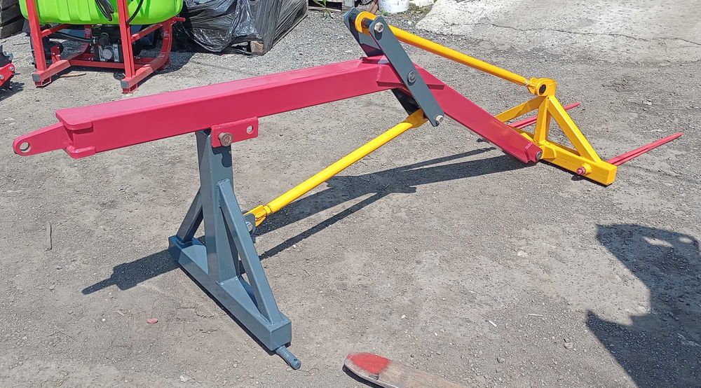 Ładowacz do bel na tył samopoziomujący z płynną mechaniczną regulacją Rolmapol