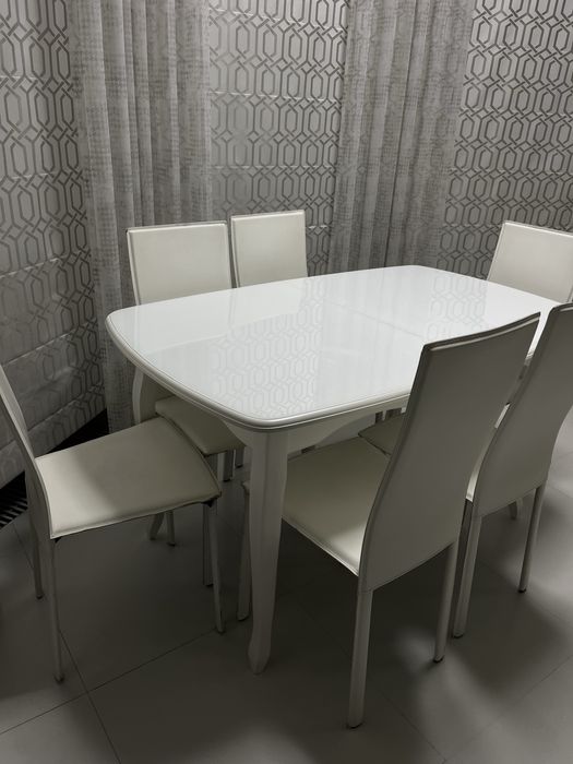 Стіл обідній та стільці