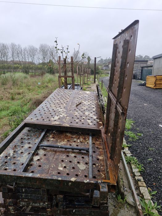 Andaime tipo espanhol usado praticamente novo.