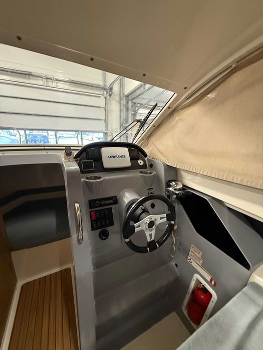 Łódź kabinowa Quicksilver 705 Cruiser (Weekend) + Suzuki DF200