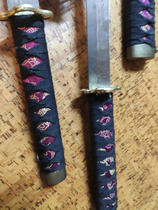 Conjunto 3 Katanas Japoneses com expositor