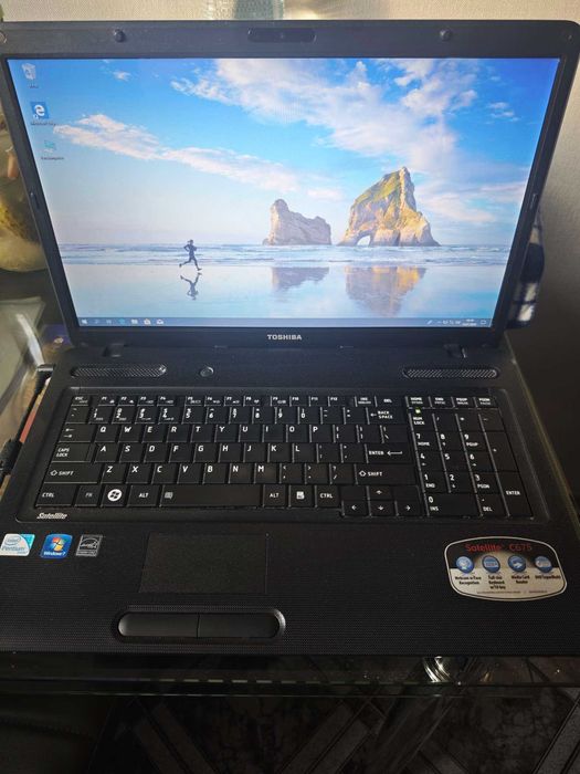 Laptop Toshiba Satellite C675