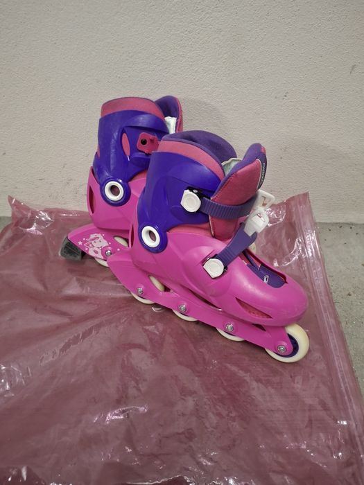 Patins em linha de menina, capacete e proteções