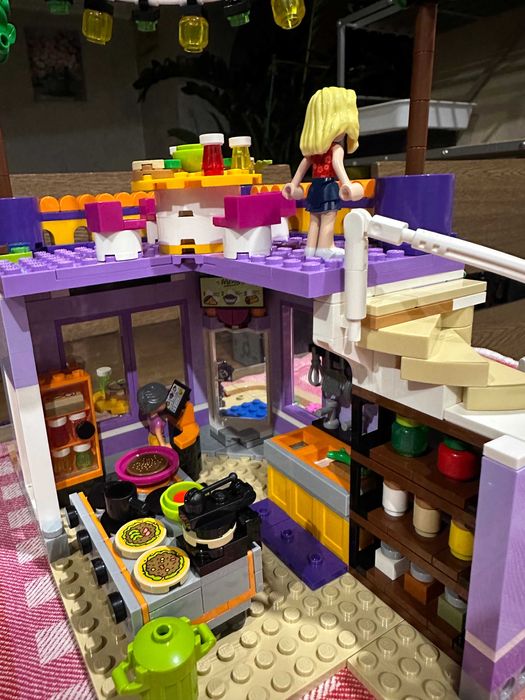Конструктор LEGO® Friends Хартлейк-Сити. Общественная кухня (41747)