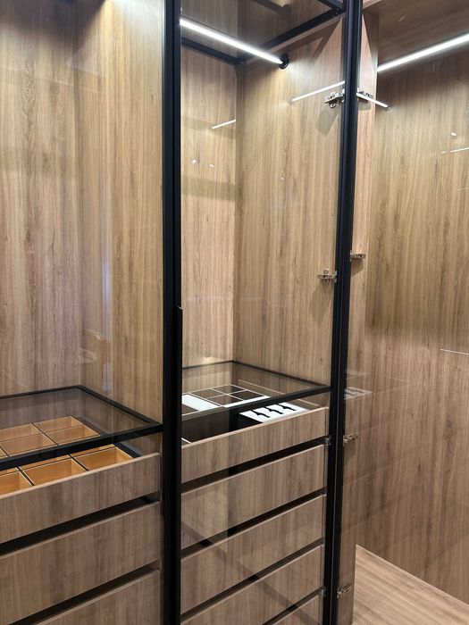 Duża garderoba w kształcie litery U