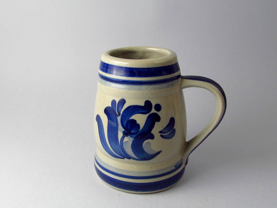 piękny stary ceramiczny kufel