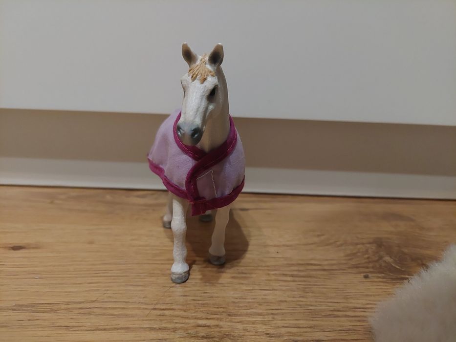 Biały konik schleich