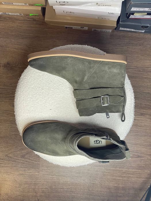 Черевики демісезонні  UGG Стан: Нові (без коробки) Оригінал Розмір: 39,5 / 25,5 сm.